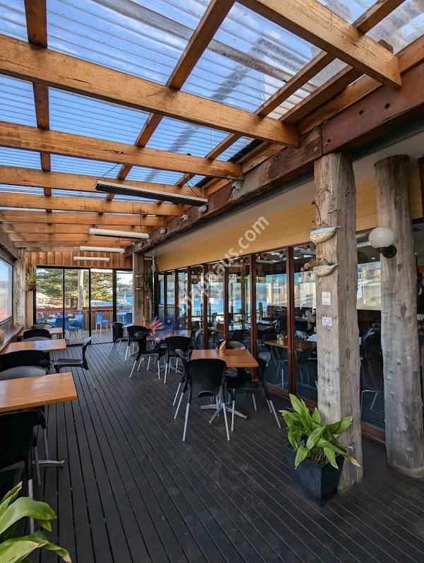12 Rocks Beach Bar Cafe