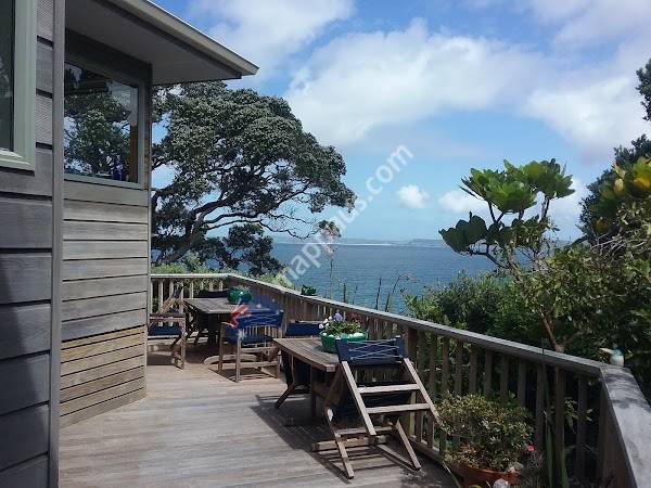 A COASTAL LEIGH BED AND BREAKFAST