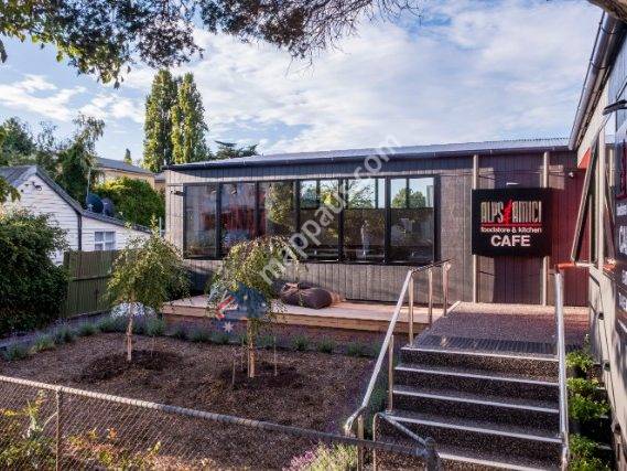 Alps & Amici Foodstore, Kitchen & Cafe