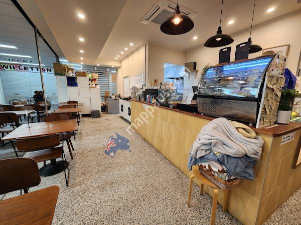 Brown Spoon Willetton