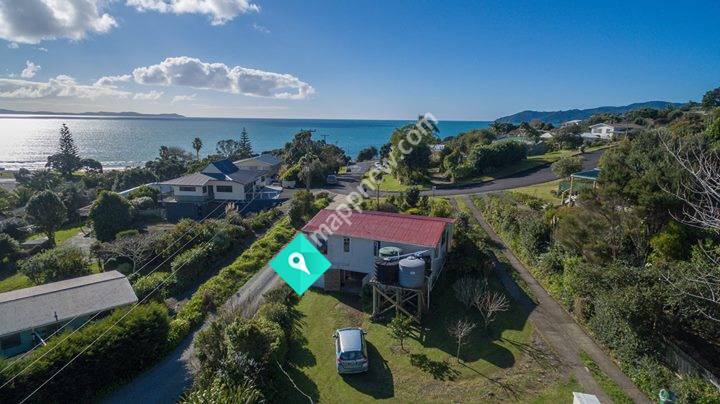 Cosy Cottage close to golden sands at Cable Bay