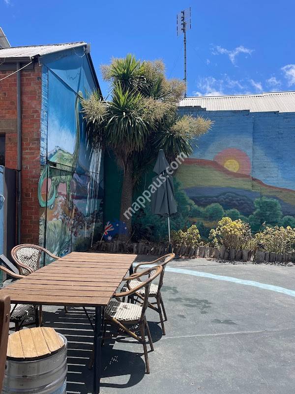 Dancing Kelpie Splendid Bistro