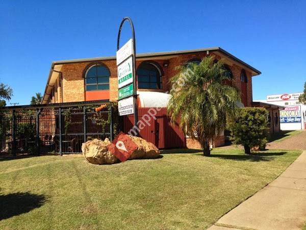 Emerald Western Gateway Motel