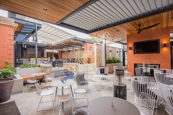 Feathers Hotel