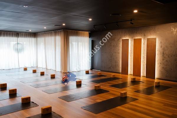 Flolo Robina | Yoga & Pilates