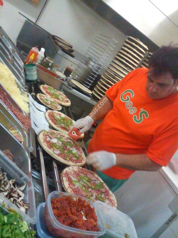 Gee's Pizza Stratton