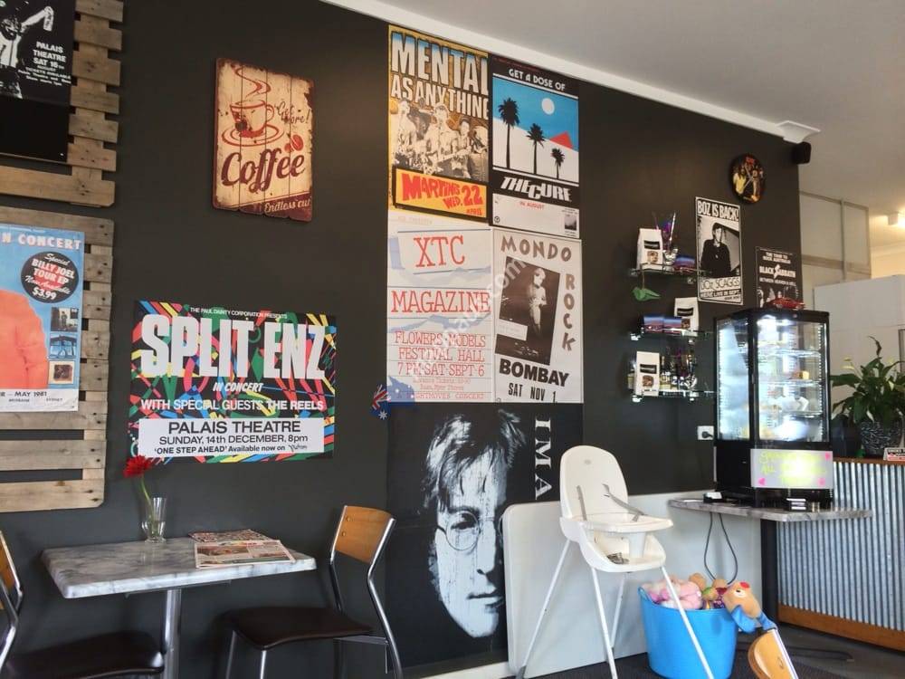 Groovers Cafe and Restaurant