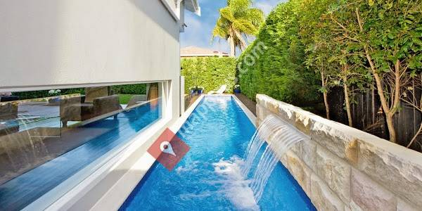 J H Pools & Spas