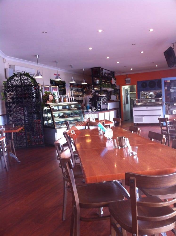 Manoli's Mezes Mediterranean Cafe
