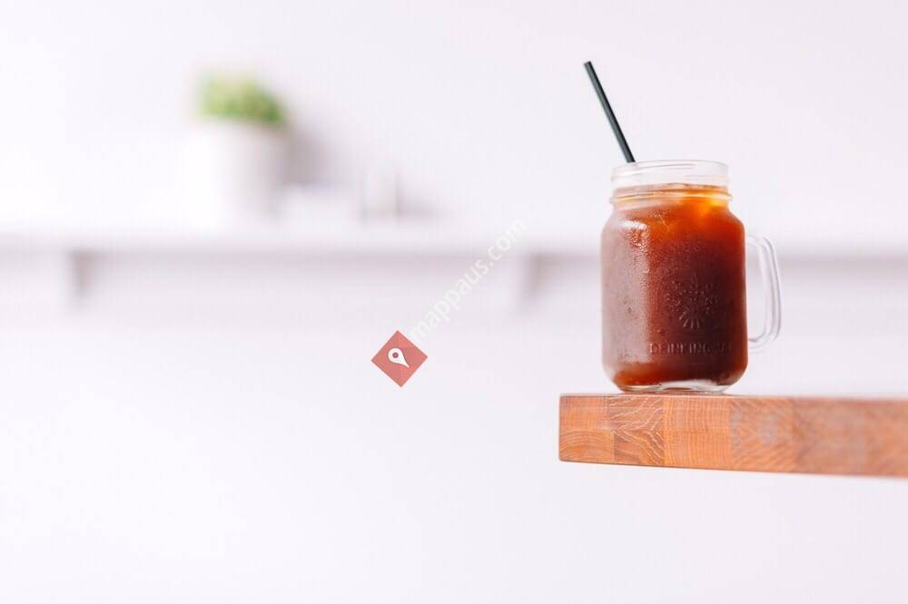NEWNIQUE. Cafe