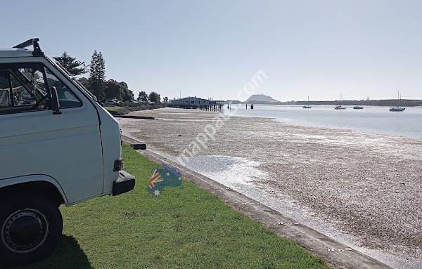 Omokoroa Beach Store