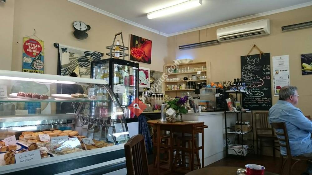 Piccolo Deli & Cafe