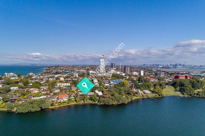 Polly & Lisa - North Shore Property