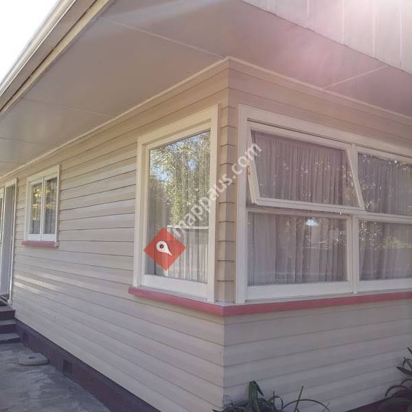 Tudor Lodge Motel