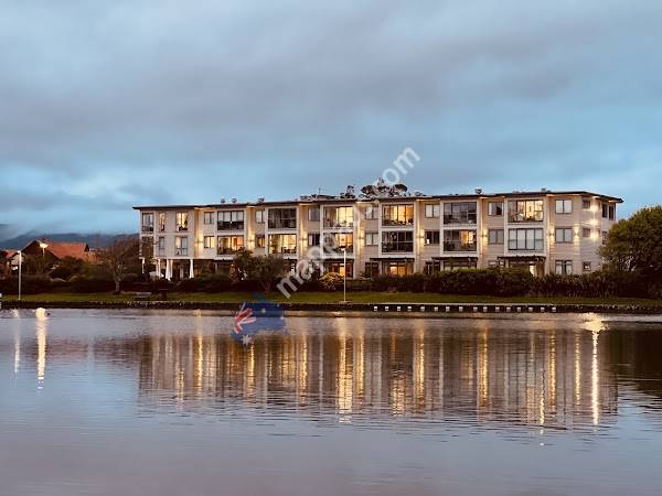 Whitby Lakes Retirement Village